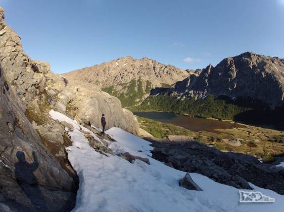 Retornando da Laguna Témpanos para o lago Jakob e o refúgio San Martín, região de Bariloche, na Argentina